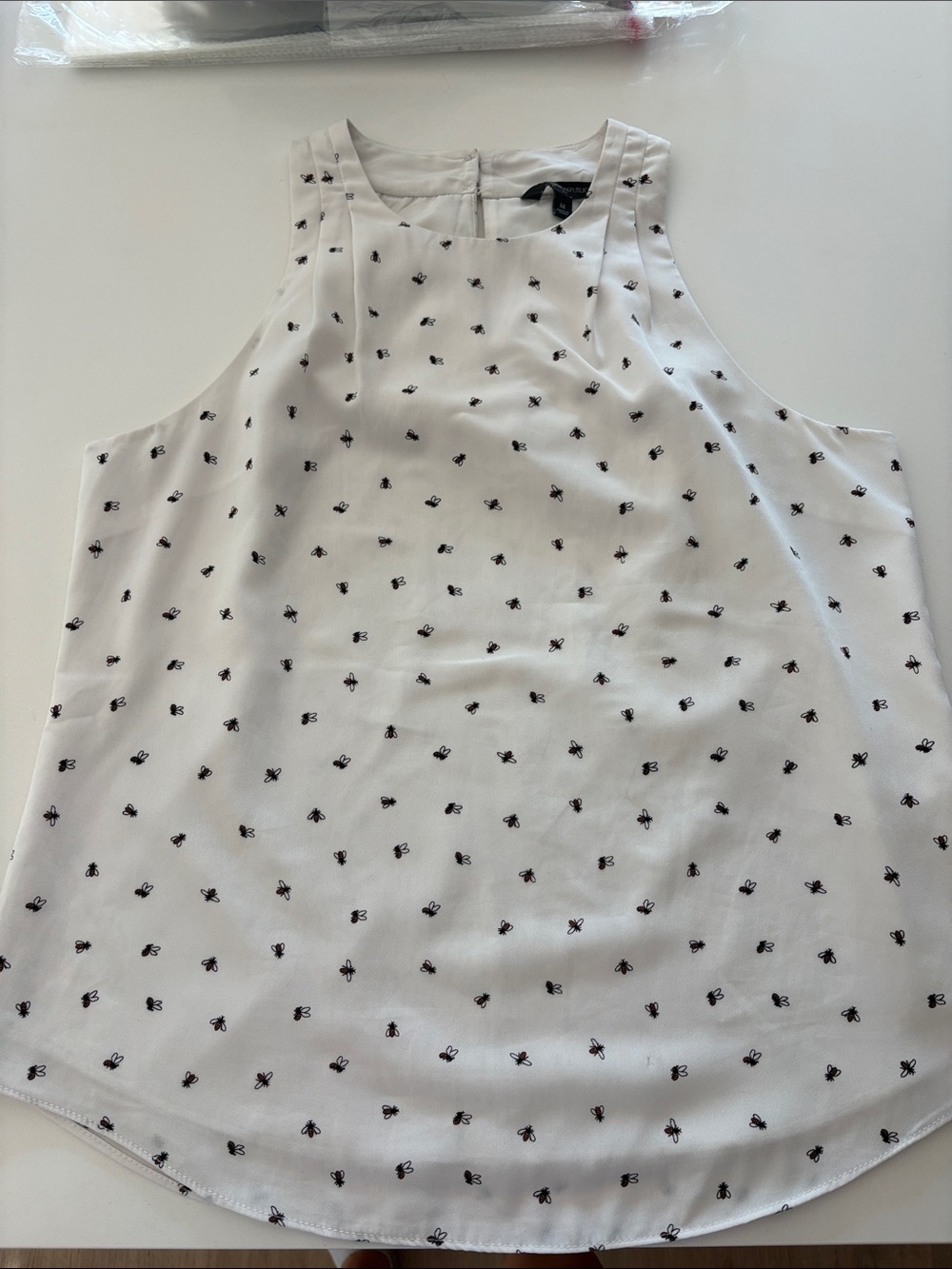 Banana Republic Women’s Cream Sleeveless Bee Print Tank Top